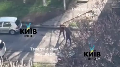 Четверо убитых: В Киеве мужчина расстрелял людей на улице и взял заложников