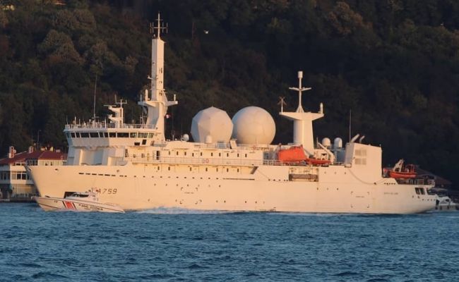 Черноморский флот отогнал французский корабль-разведчик к Турции?