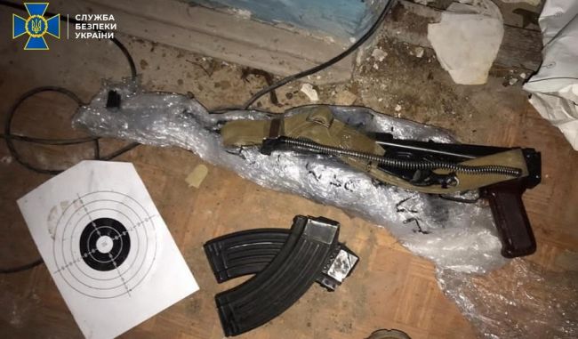 В академии аграрных наук в Киеве нашли схрон с оружием и боеприпасами 3 1f0b18ad0be69327d6929ff376a16 В академии аграрных наук в Киеве нашли схрон с оружием и боеприпасами