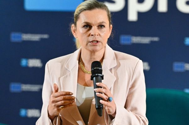 Считали поляков врагами: глава Минобра Польши в шоке от украинских учебников истории