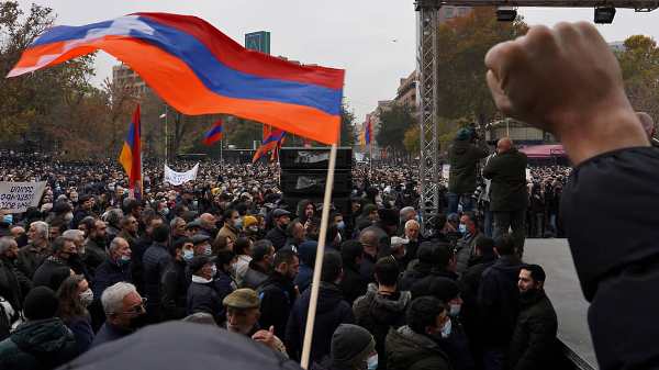 Армению заносит в «движение сопротивления»: на войне как в футболе — интервью