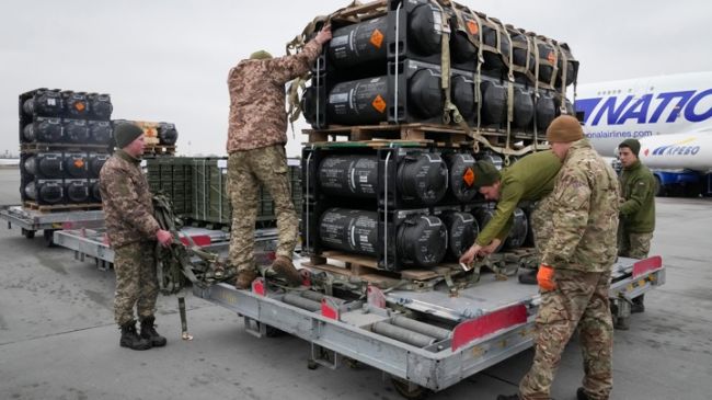В США опасаются, что власти Украины разворуют западную военную помощь — EADaily — Украина новости. Новости США. Новости Украины. США. Украина. Новости. Украина США. США Украина. Украина США новости. Отношение США к Украине.