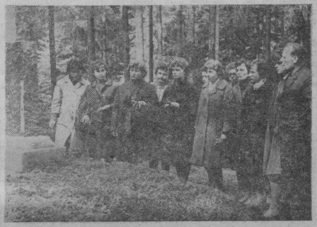 Группа комсомольцев из города Гулбене на Моховом островке. Газета Dzirkstele, № 65, 1.6.1965.
